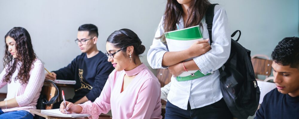 coloquio estrategia ambientes educativos seguros